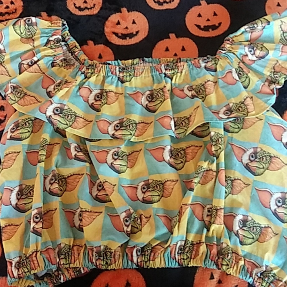 Ruffle top mogwai/gremlin